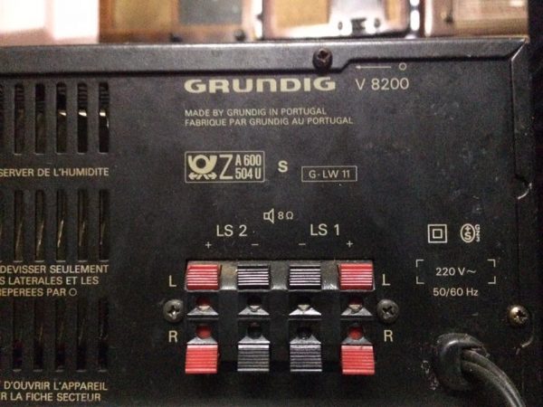 Ampli Grundig V8200 của Đức