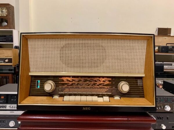 radio cổ chạy đèn của đức